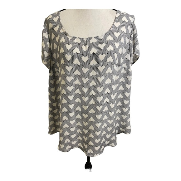 Torrid womens black white Herat button back blouse size 0 size 12 - Picture 2 of 10